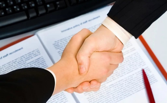 Công chứng hợp đồng vay tiền: Cần lưu ý gì để tránh rủi ro?