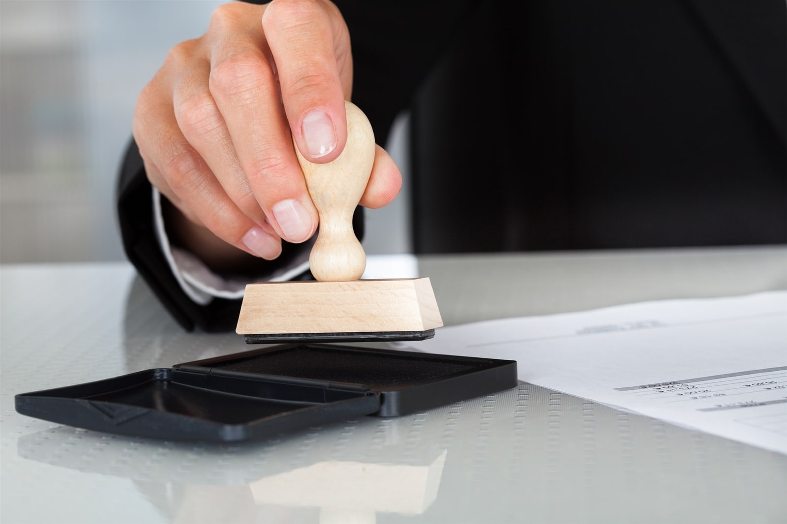 Các trường hợp miễn, giảm phí công chứng gồm những ai?