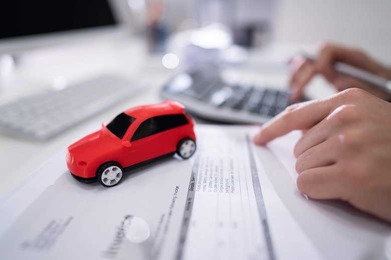 Công chứng hợp đồng mua bán xe ô tô, xe máy cần những gì?