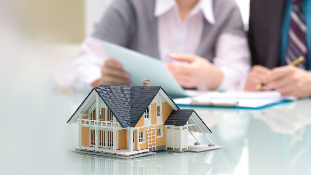 Công chứng hợp đồng thế chấp tài sản – Hồ sơ và quy trình