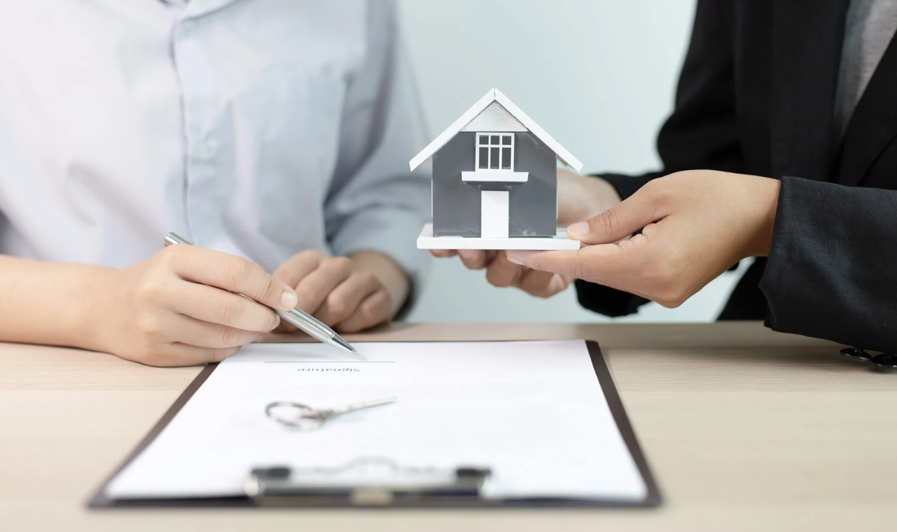 Công chứng hợp đồng thế chấp tài sản – Hồ sơ và quy trình