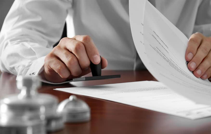 Những Giấy Tờ Bắt Buộc Khi Công Chứng Hợp Đồng Mua Bán Xe Máy